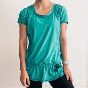 Athleta Wick It Run Tunic workout fitness top shirt Medium has pocket pullover